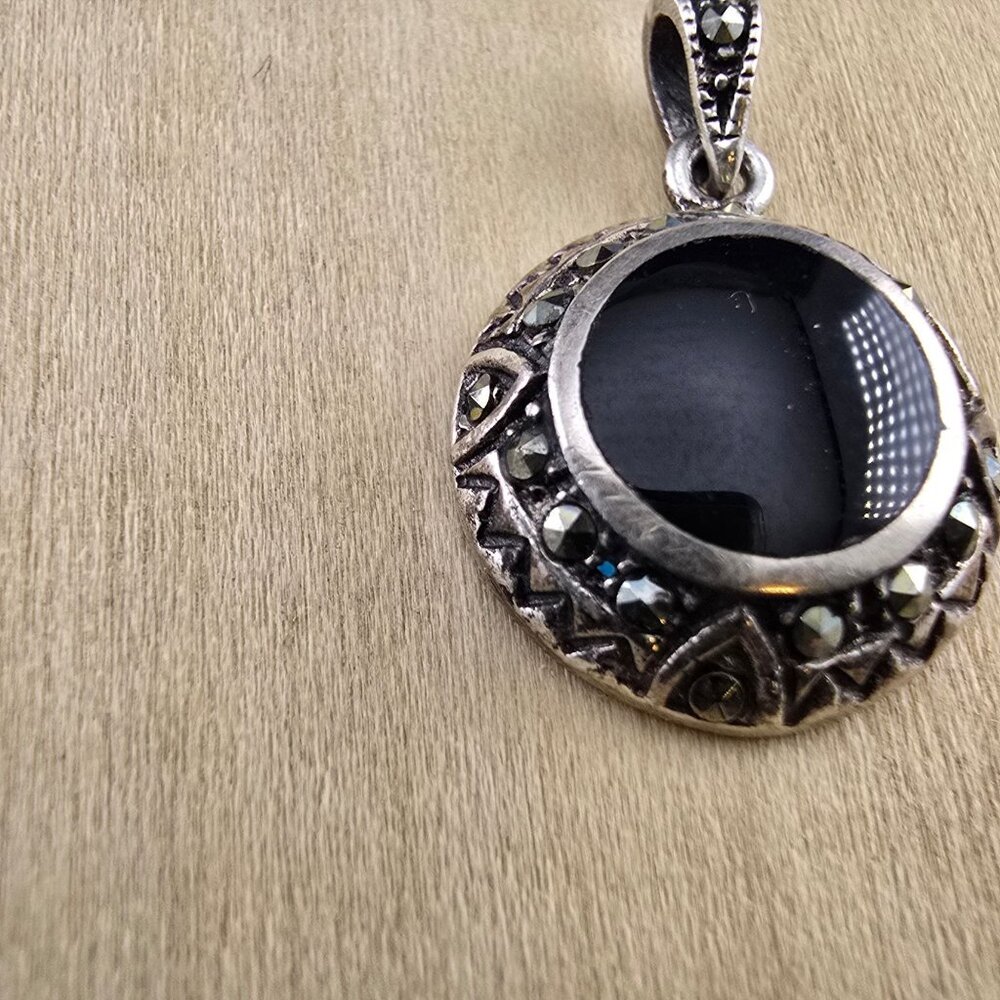 Vintage Style 925 Sterling Silver Pendant With Black Onyx & Marcasite Gemstones - Picture 2 of 6